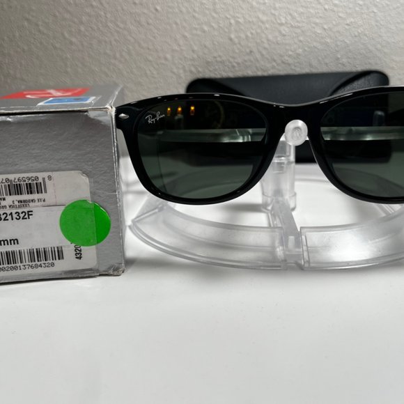 Ray-Ban New Wayfarer sunglasses (RB2132F). Polished black frame/G15 green lenses main image 4